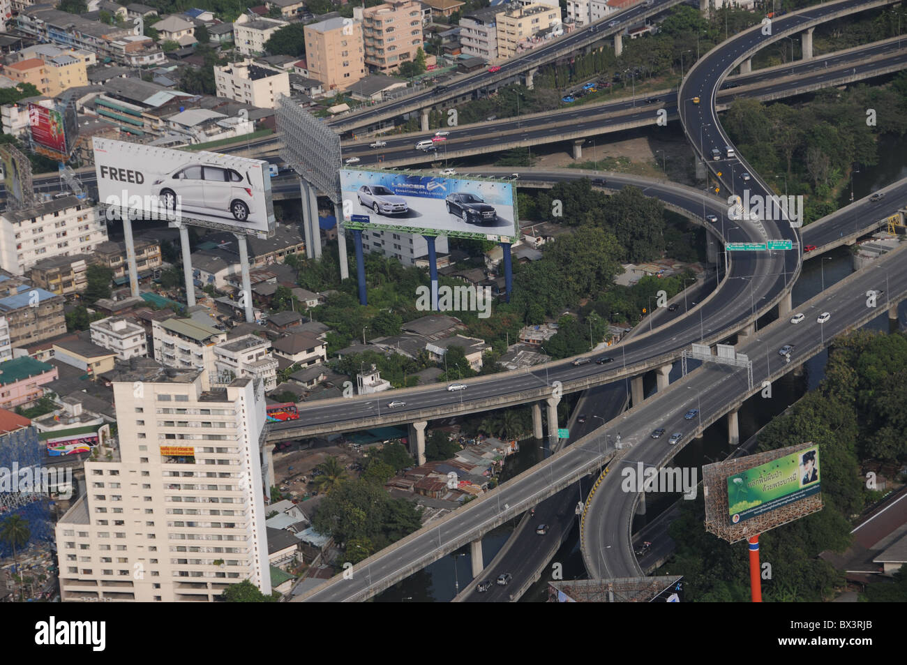 Bangkok roundabout road intersection hi-res stock photography and ...
