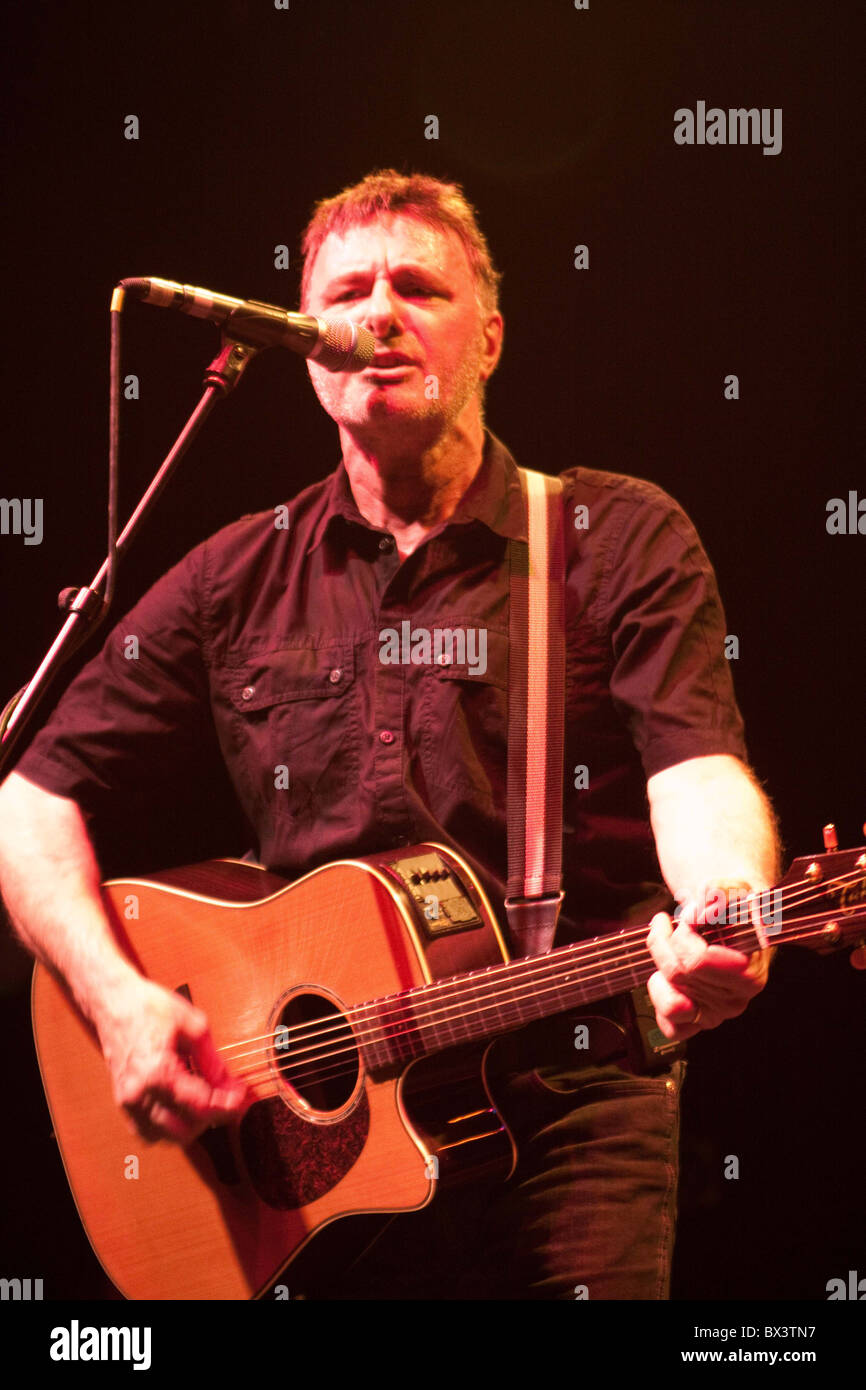 Steve Harley and the Cockney Rebel performing at the Shepherds Bush Empire Stock Photo