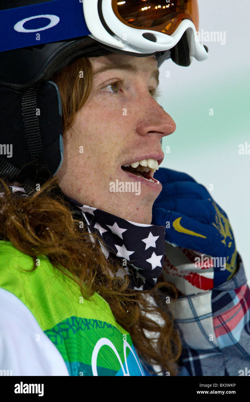 Shaun White (USA) competing in the Snowboard Halfpipe finals at the 2010  Olympic Winter Games, Vancouver, Canada Stock Photo - Alamy