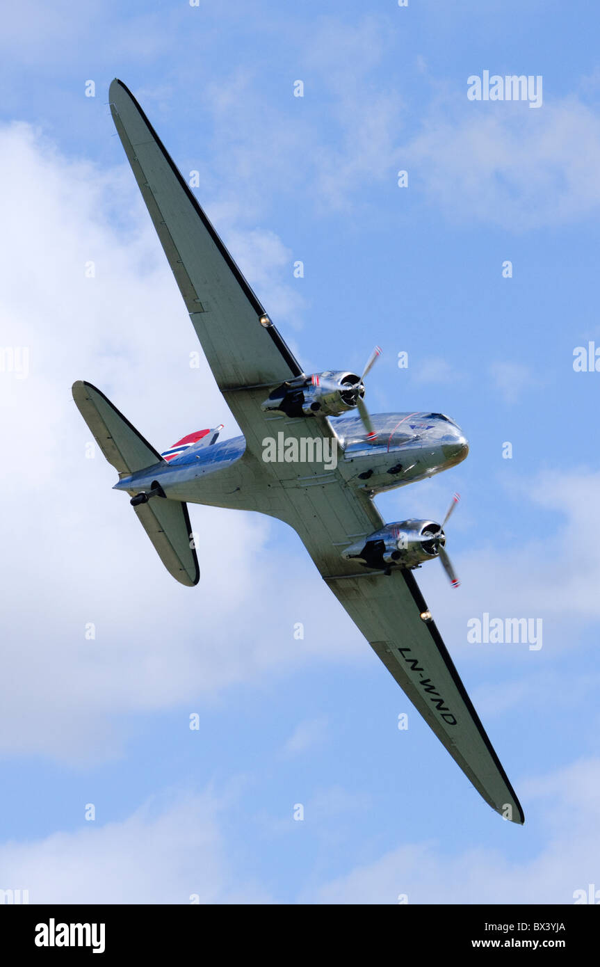 Douglas C-53D Skytrooper ( DC-3A Dakota ) banking in for a flypast at Duxford Flying Legends Airshow Stock Photo