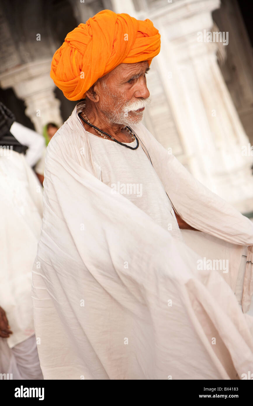 A Sikh man at the Golden Temple, Amritsar, Punjab, India Stock Photo