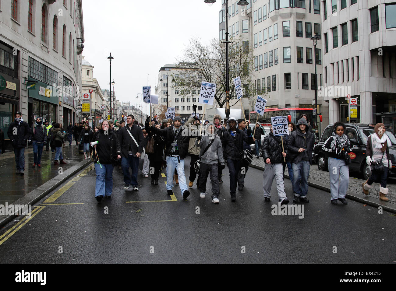 Students evade police kettle tactic in London Stock Photo Alamy