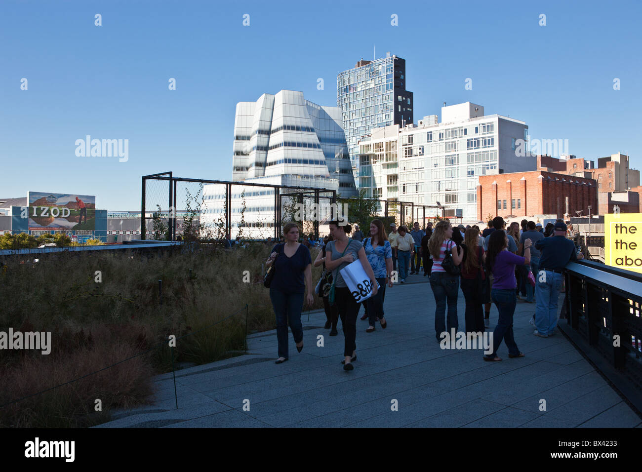 High line walk new york hi-res stock photography and images - Alamy