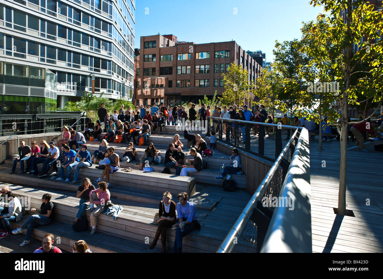 U.S.A., New York, Manhattan, people on the the High Line Stock Photo ...