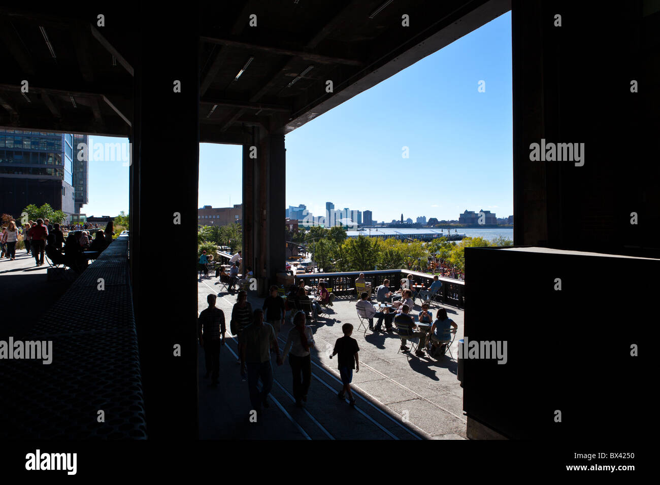 U.S.A., New York, Manhattan, people on the the High Line Stock Photo ...