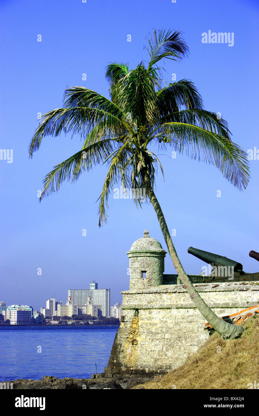 Premium Photo  Panoramic view of havana and its harbour from the fortress  of san carlos de la cabana havana cuba