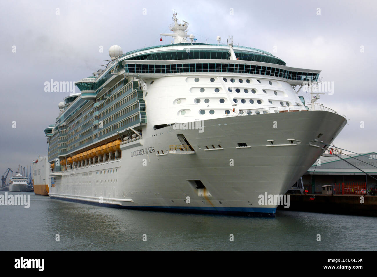 INDEPENDENCE OF THE SEAS  (INTERCRUISES) 101 BIRTHED AT SOUTHAMPTON DOCKS. Stock Photo