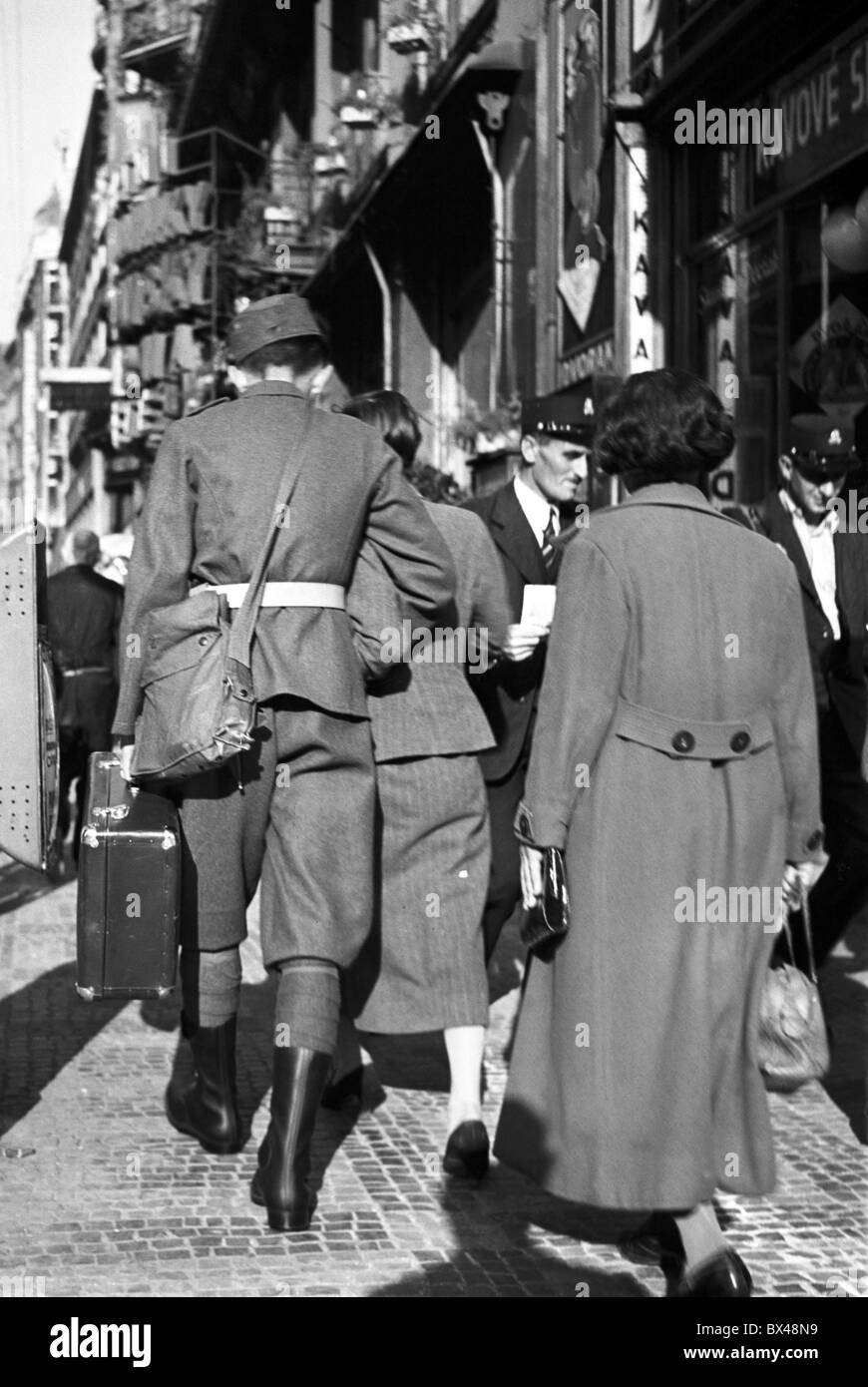 Army units together with Sokols are called to arms during 1938