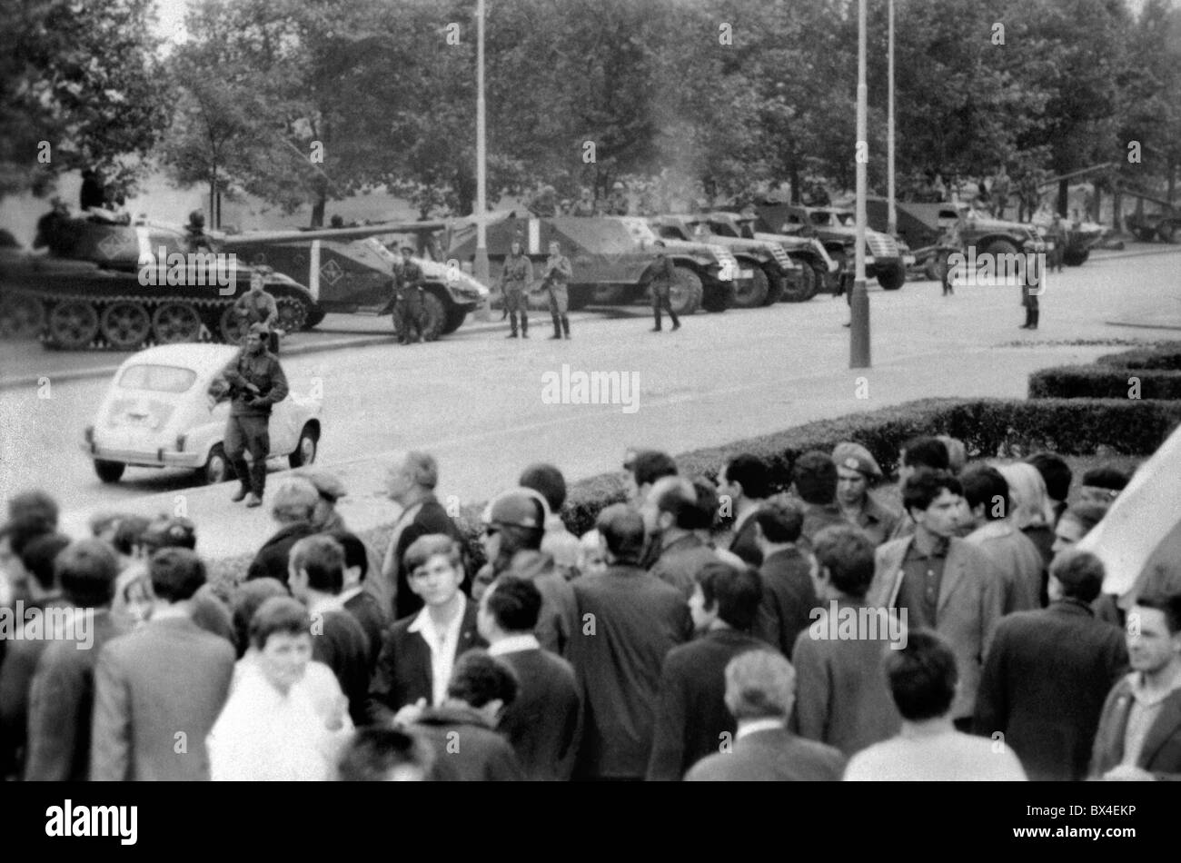 Soviet paratroopers, Czechoslovak Communist party headquarters, siege, protest Stock Photo