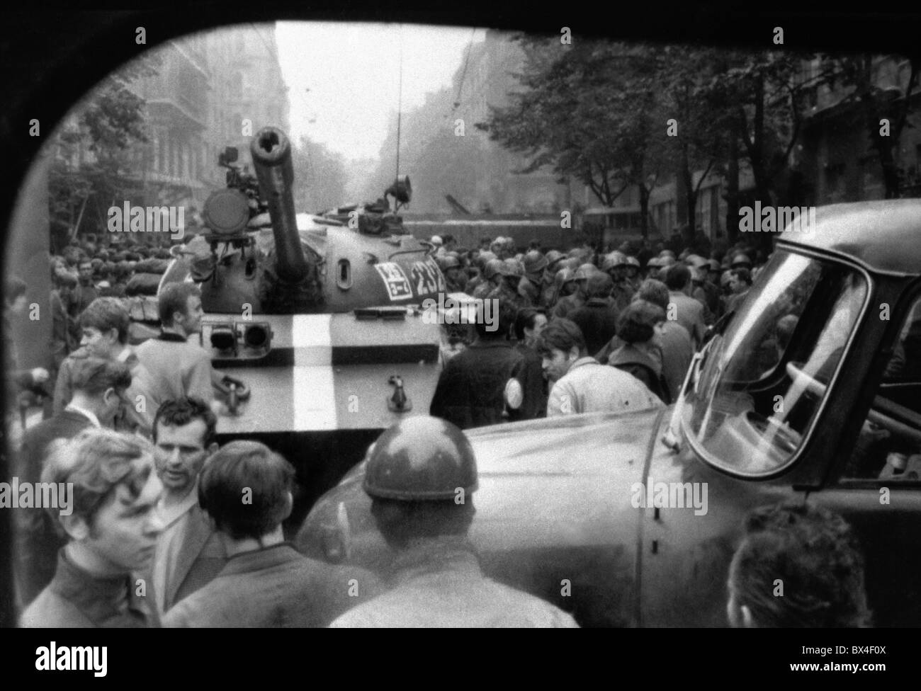 tank, soldiers, protest, protesters, confrontation Stock Photo - Alamy