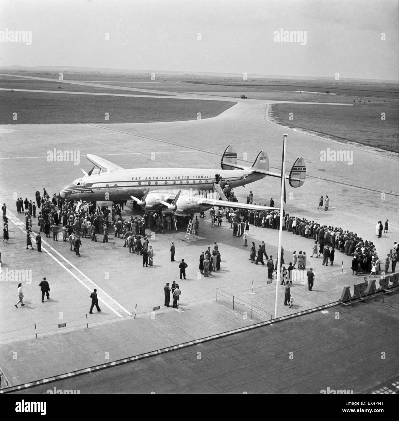 Lockheed super constellation hi-res stock photography and images - Alamy