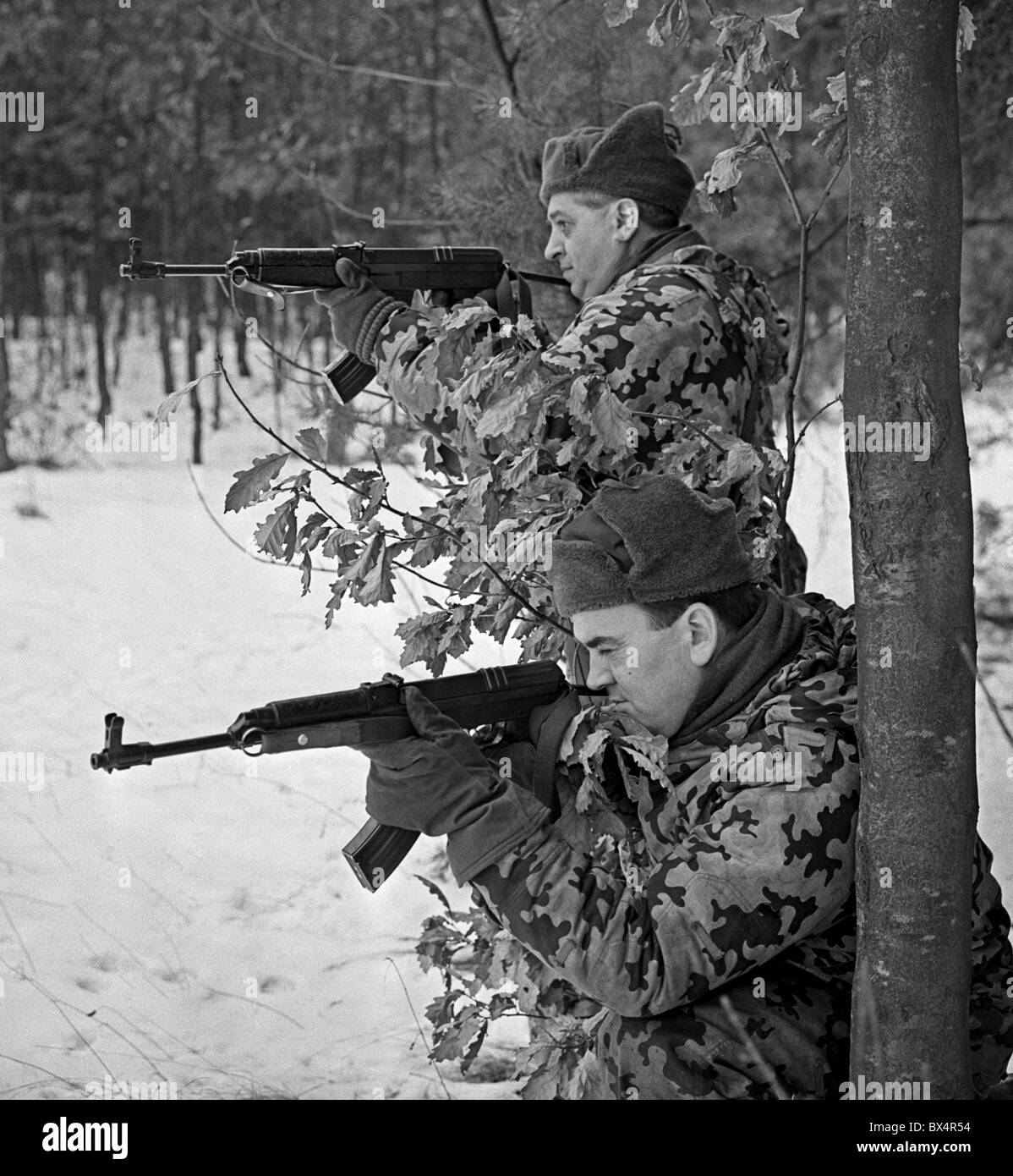 paramilitary PeopleÂ´s Militia, submachine gun,  exercise, training Stock Photo