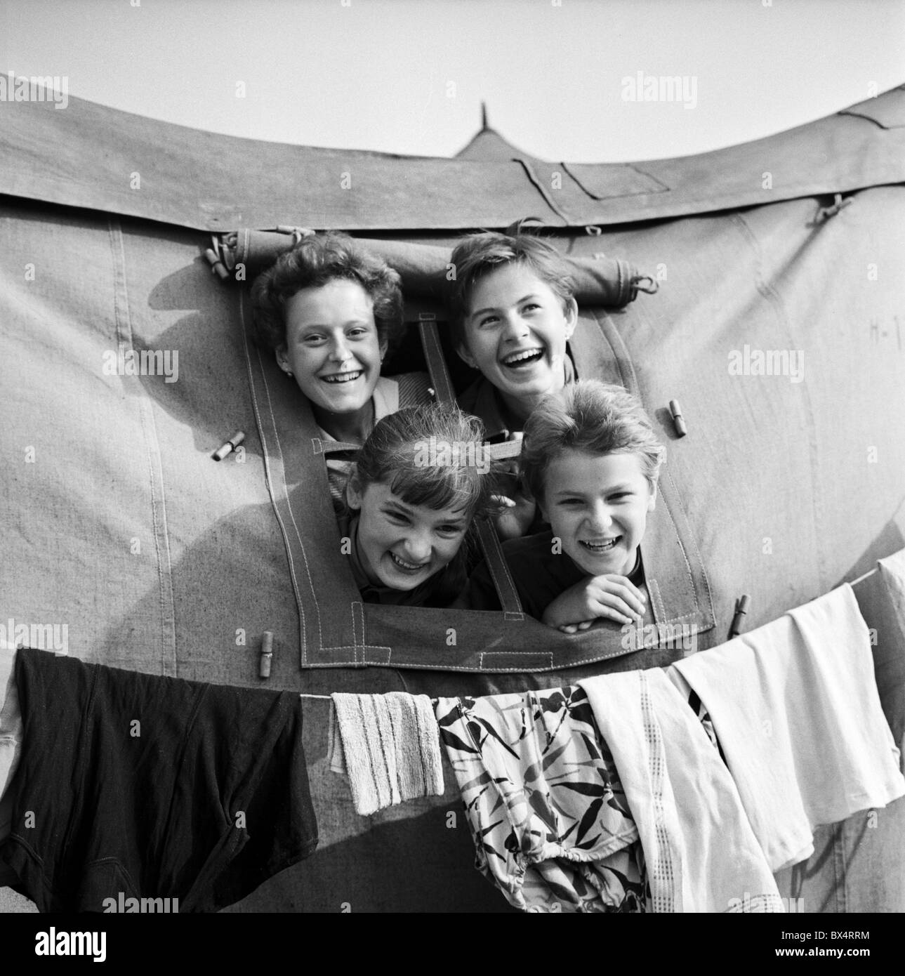 Pioneers, girls, children, youngsters, tent Stock Photo