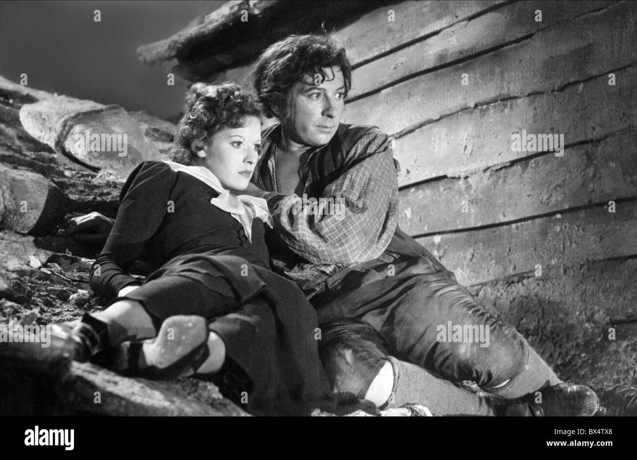 MAUREEN O'HARA, ROBERT NEWTON, JAMAICA INN, 1939 Stock Photo - Alamy