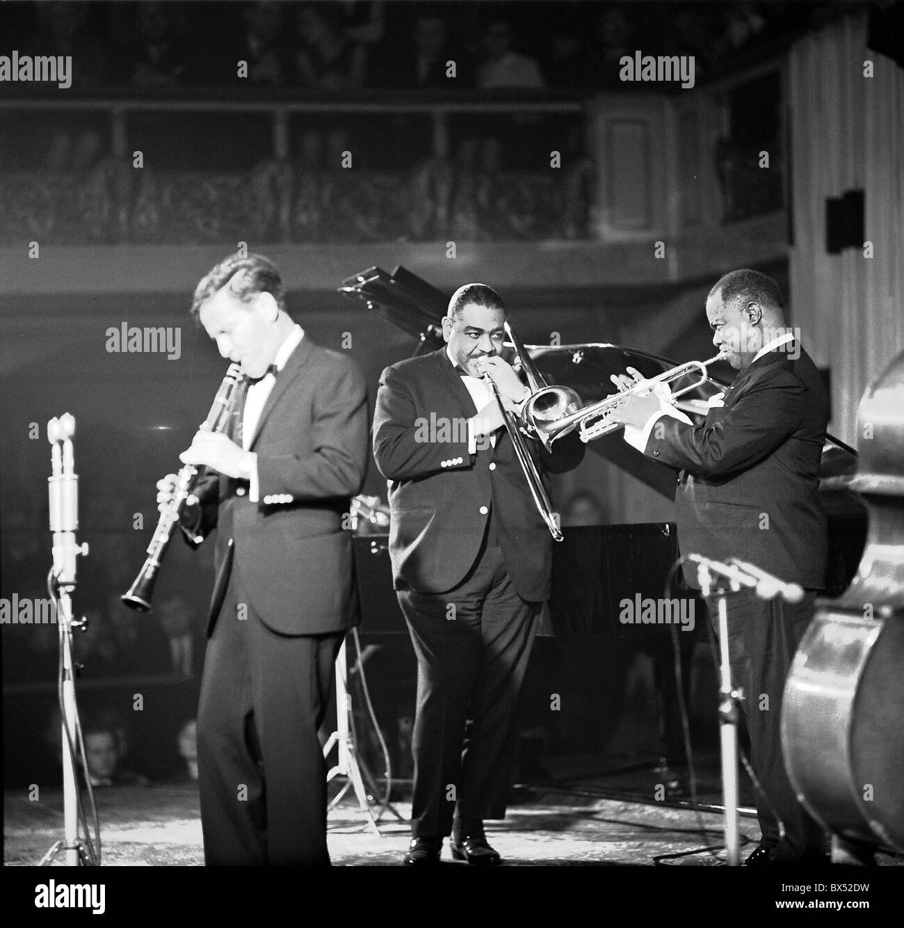 Louis Armstrong, jazz singer, trumpet player, popular, African