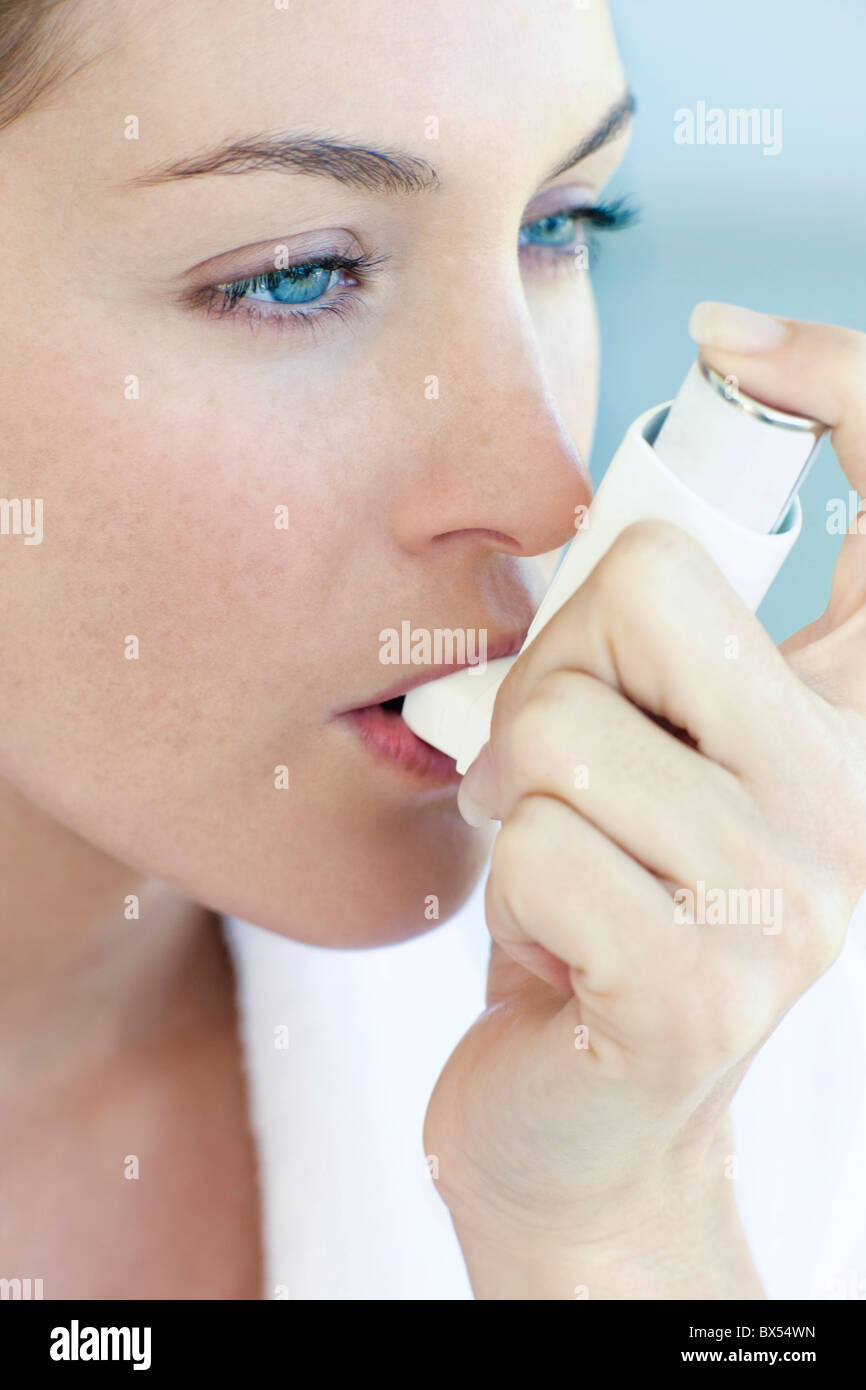 Asthma inhaler hires stock photography and images Alamy