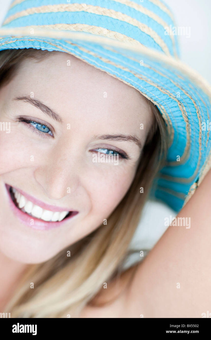Woman sun hat close hi-res stock photography and images - Alamy
