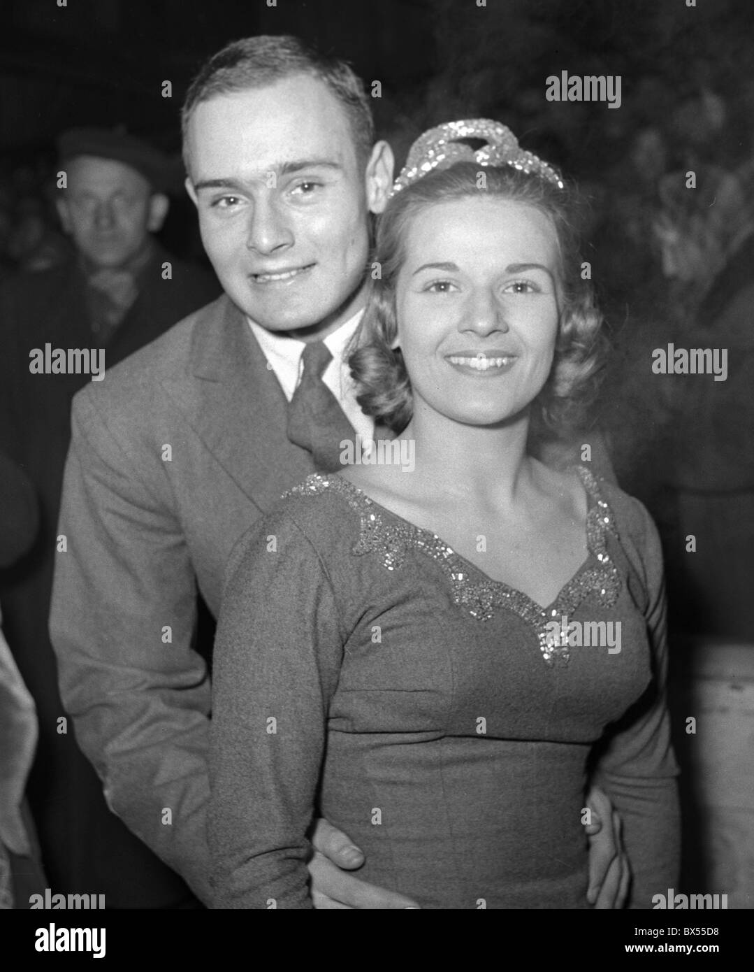 canadian-figureskating-couple-barbara-wagner-and-robert-paul-before