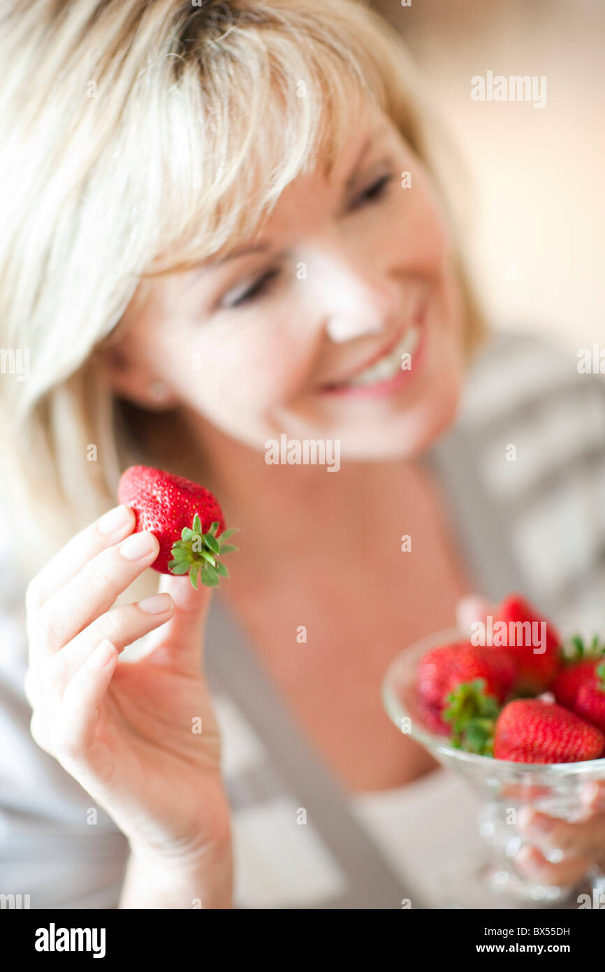 Eating strawberries hi-res stock photography and images - Alamy
