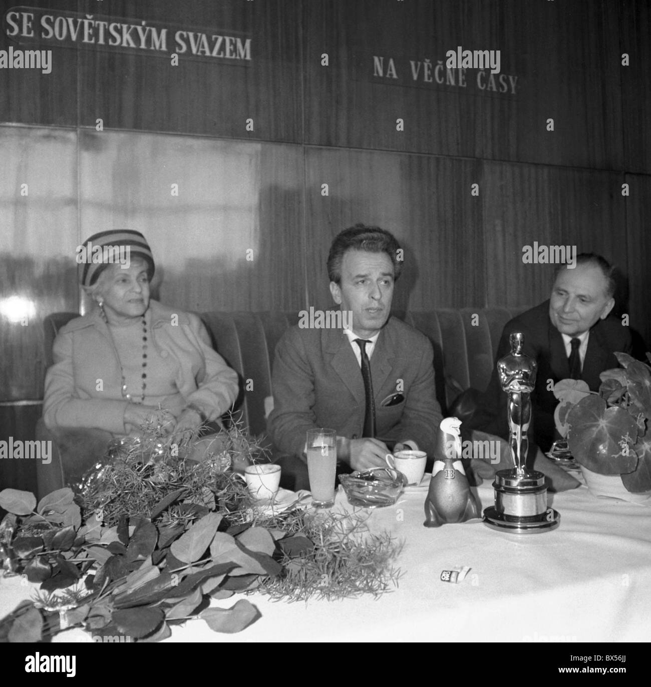 Jan Kadar, Elmar Klos, Ida Kaminska, press conference, Oscar Stock Photo