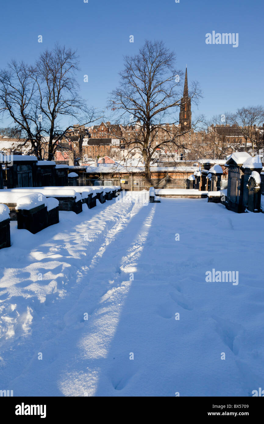 Greyfriars Kirk graveyard in the snow, Edinburgh, Scotland Stock Photo