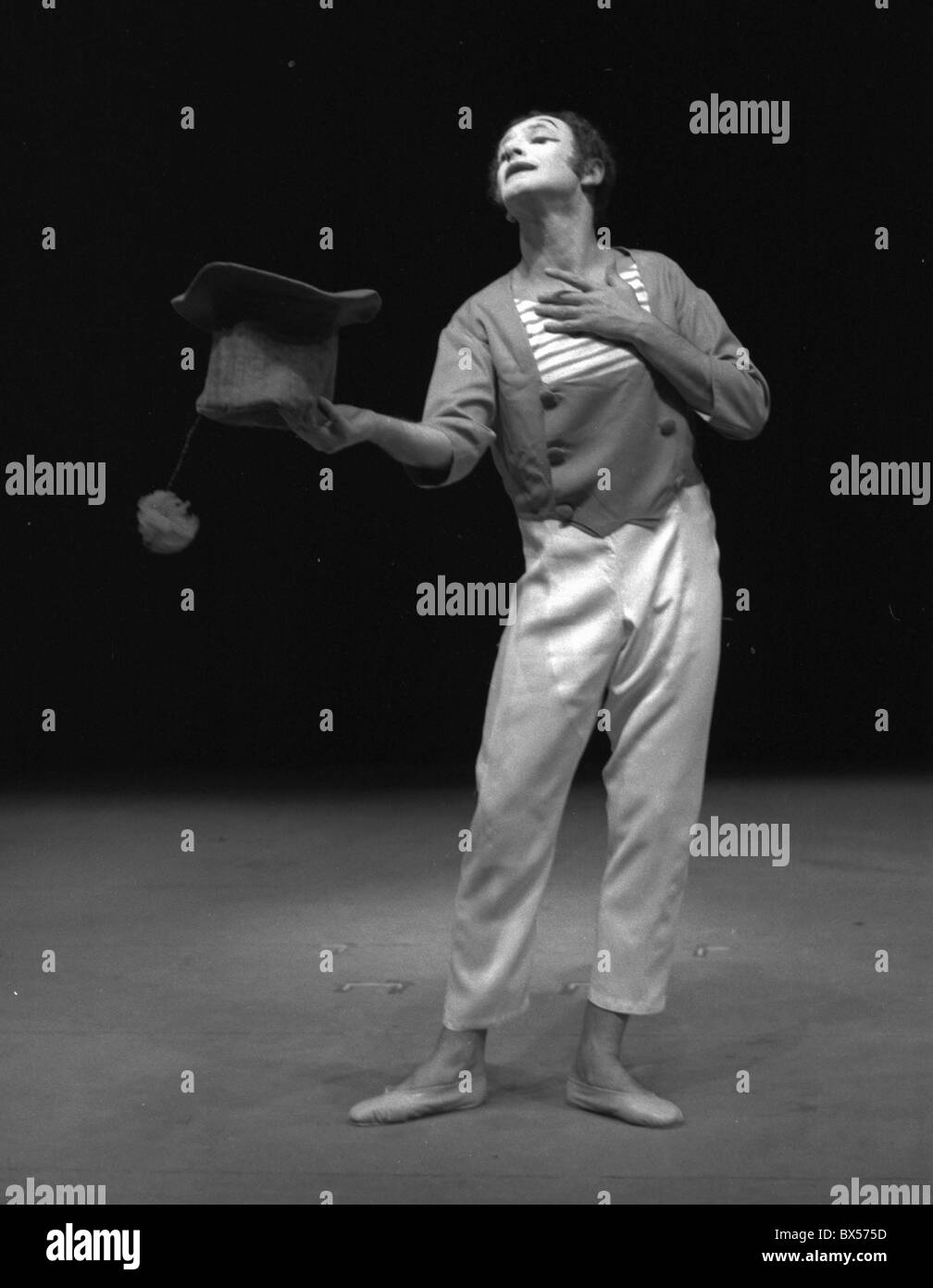 French actor and mime Marcel Marceau performing in Prague, June 1967. CTK Photo/Oldrich Picha Stock Photo