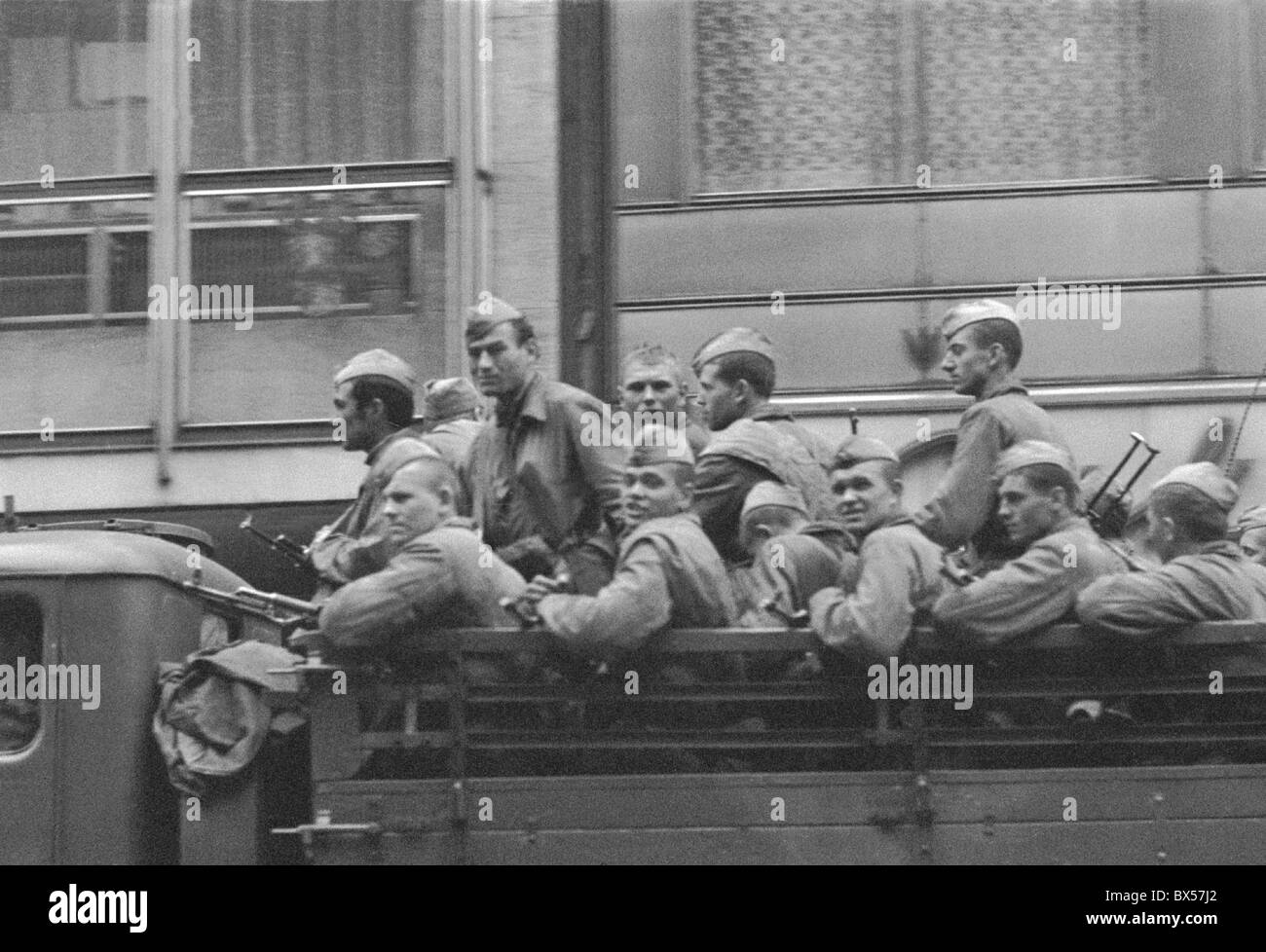 Soviet soldiers hi-res stock photography and images - Alamy
