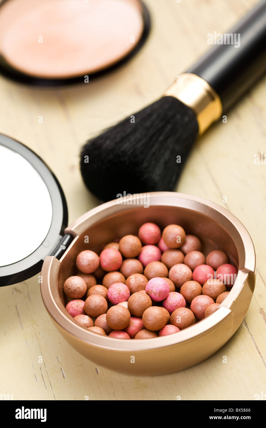 the bronzing pearls and makeup brush Stock Photo Alamy