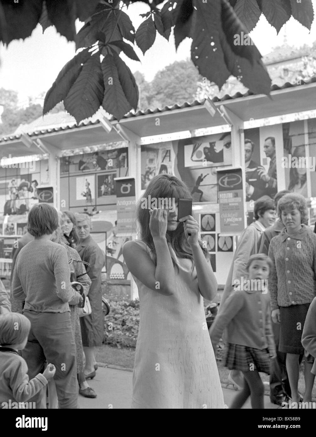 Rus ona va ogli porno onlayn tomosha Haqiqiy rus videolaridagi birinchi jinsiy aloqa