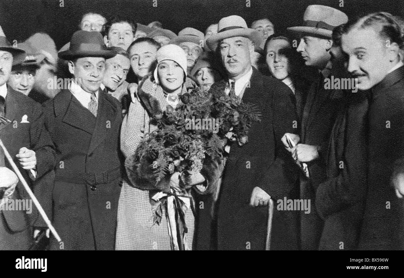 Mexican film star Dolores del Rio in 1928 in Prague Stock Photo - Alamy