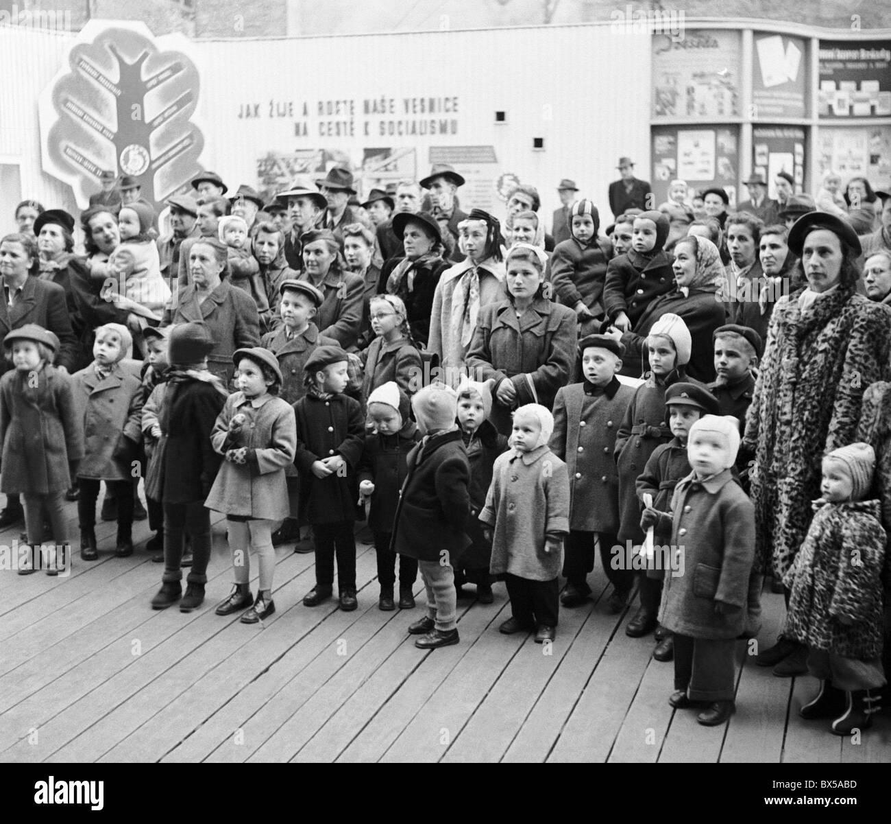 Behind the Picture: Children at a Puppet Show, Paris, 1963