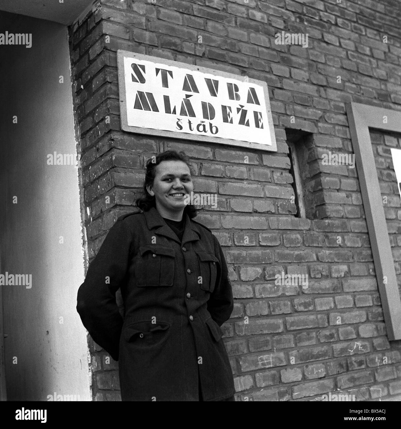 Woman volunteers Black and White Stock Photos & Images - Alamy