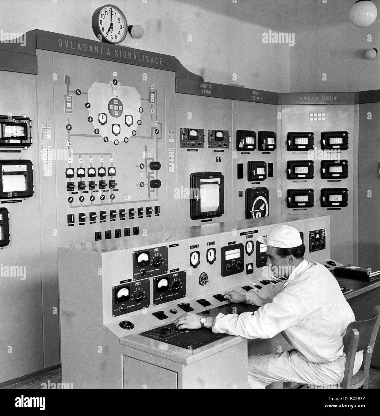 Reactor control room hi-res stock photography and images - Alamy