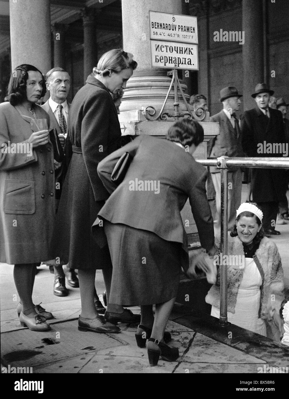 Carlsbad - Czechoslovakia 1947. Women taste 