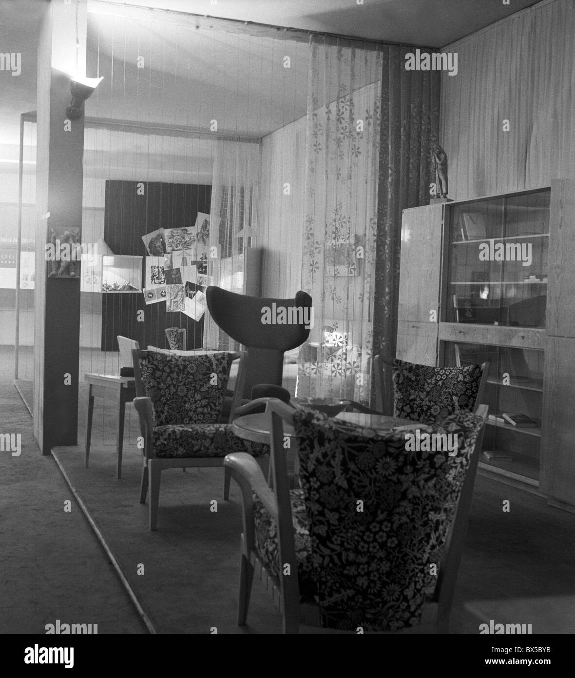 Furniture showroom vintage hi-res stock photography and images - Alamy