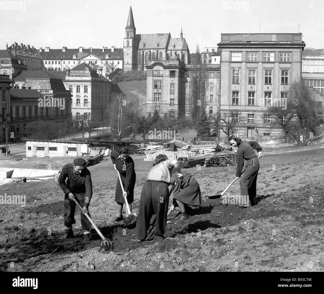 Czechoslovakia  - Prague 1948. 'Narodni smena' or national workday meant that workers and other citizens donate their time and Stock Photo