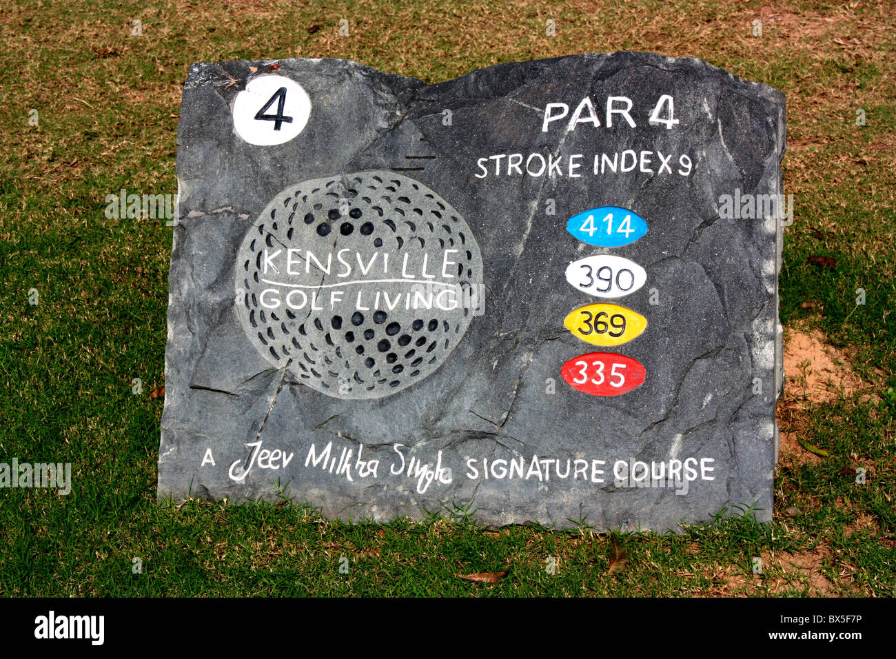 Par 4 yardage information board in a golf course Stock Photo