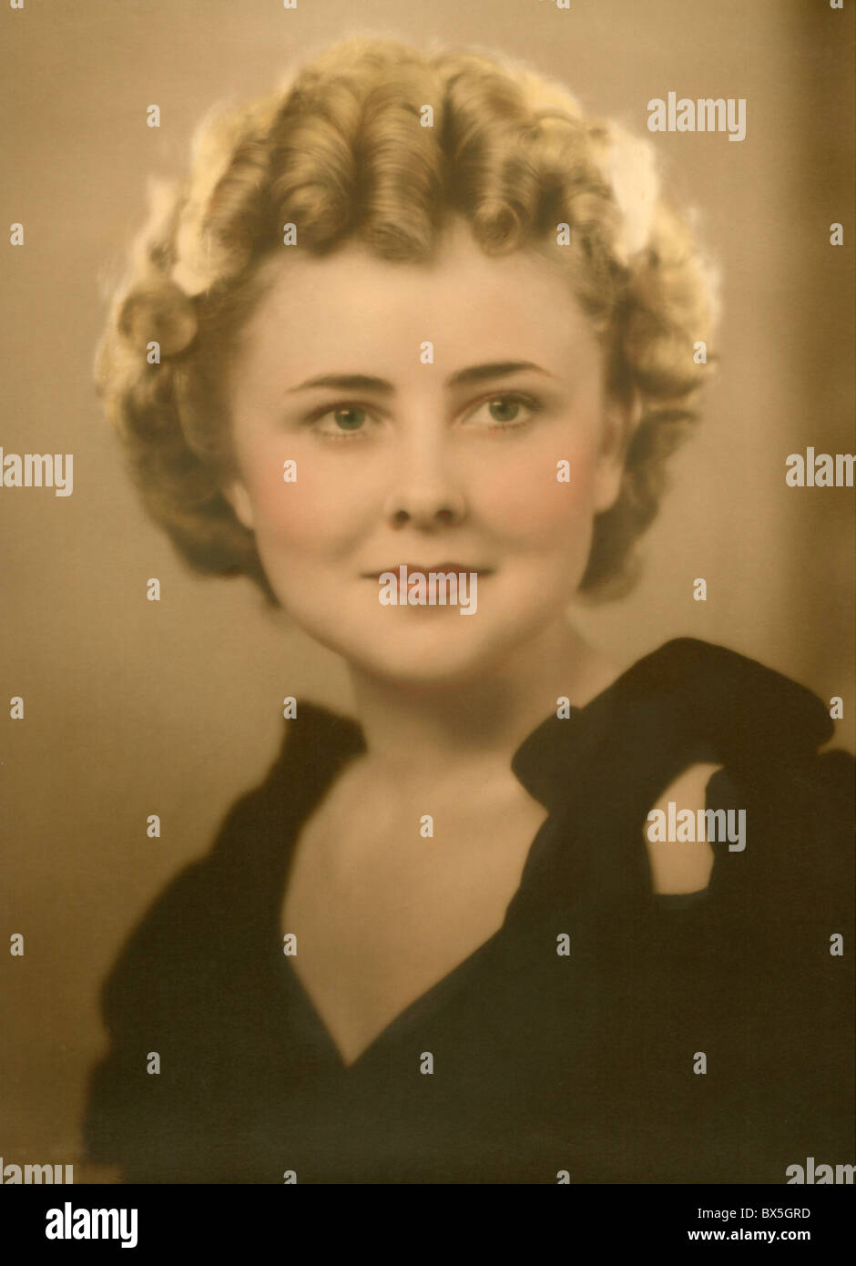 1930s woman portrait hi-res stock photography and images - Alamy