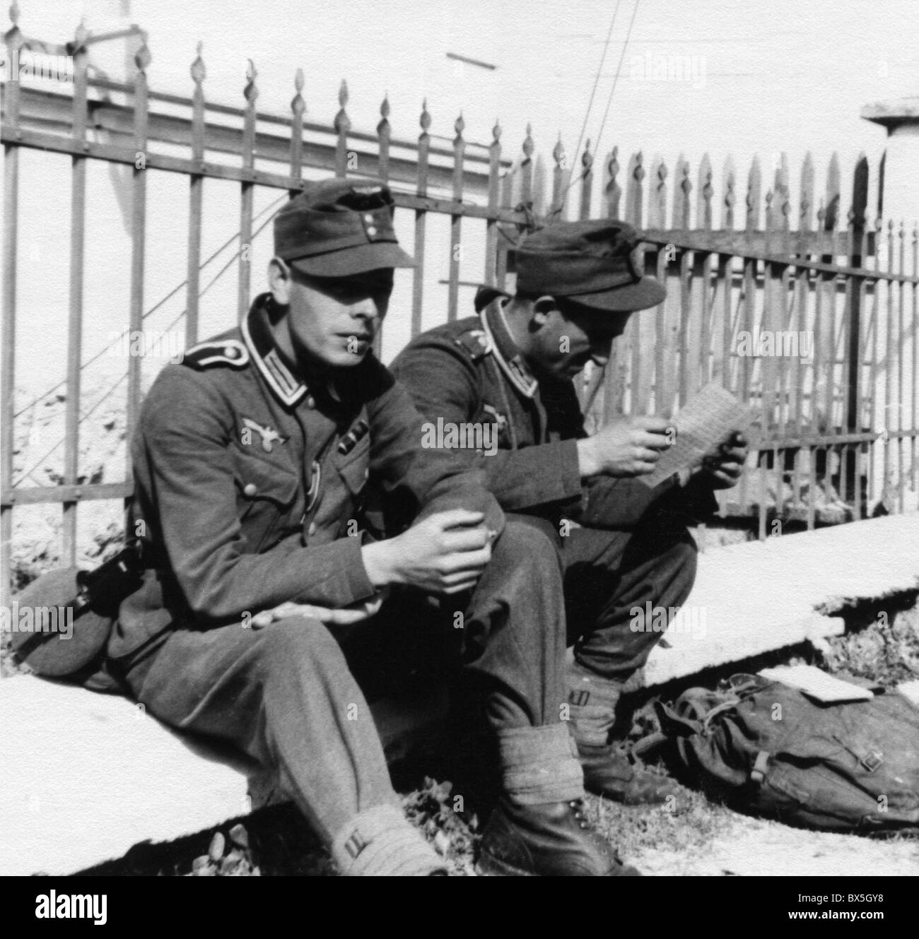 events, Second World War / WWII, German soldiers having a rest Stock ...