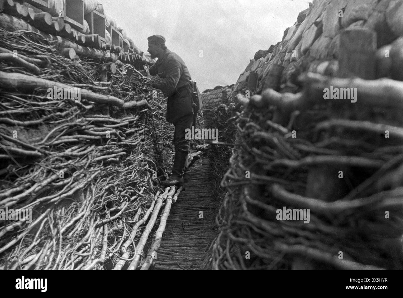 First world war german trenches Black and White Stock Photos & Images ...