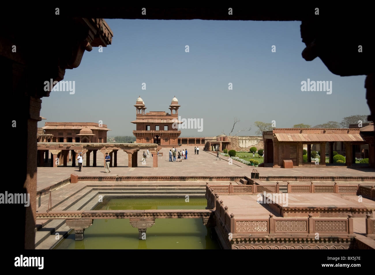 A pool and Diwan-i-Khas, a building in courtyard of the Mughal walled city of Fatehpur Sikri, UNESCO World Heritage Site, India Stock Photo