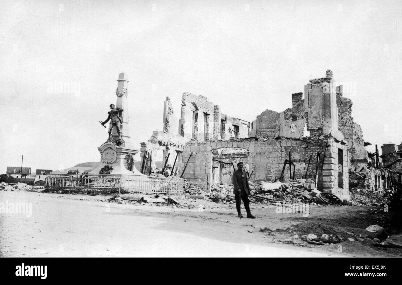 1914 1918 first world war memorial Black and White Stock Photos ...