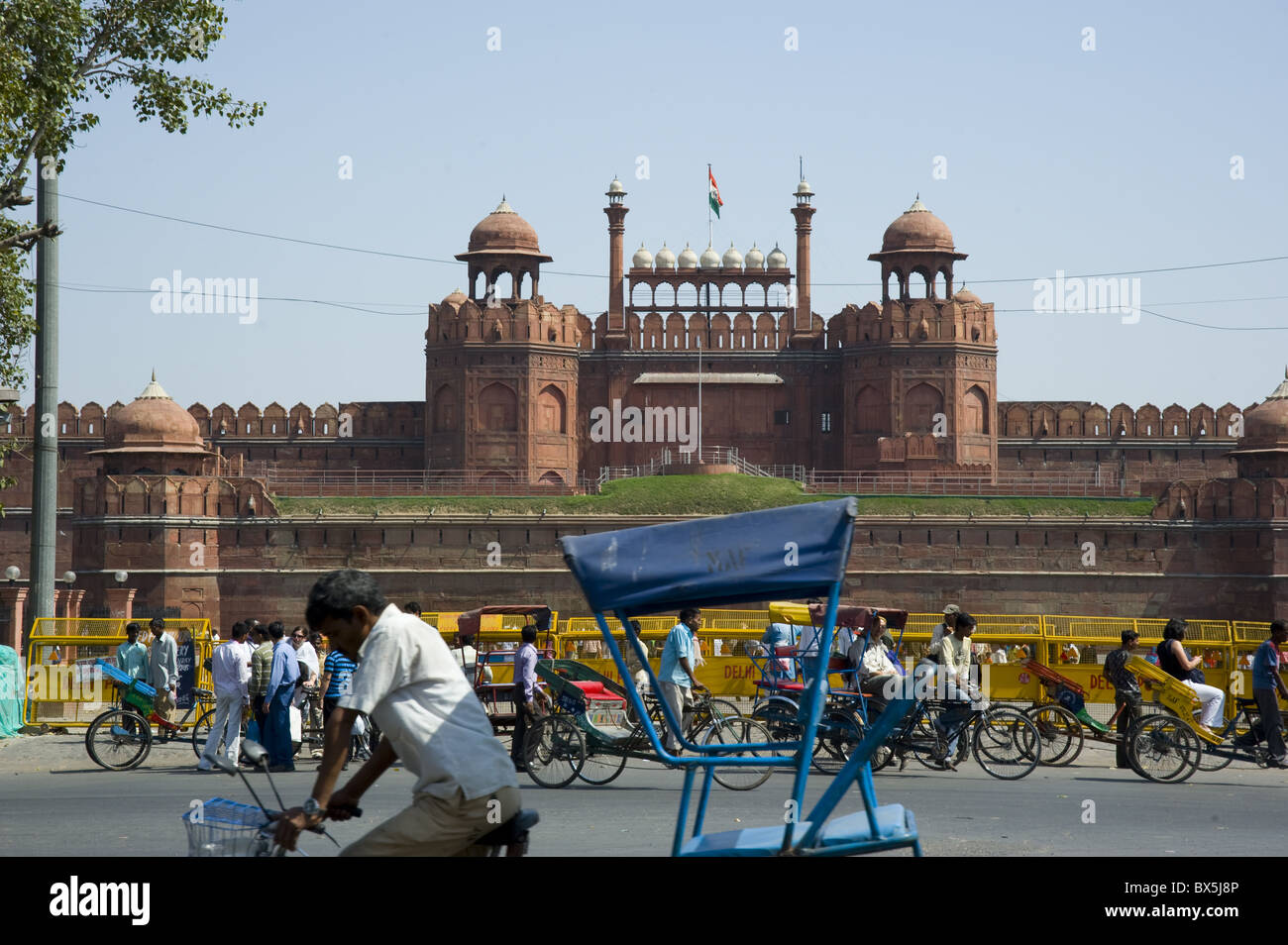 Traffic in front of the Lahore Gate, the red sandstone main gate to the Red Fort, UNESCO World Heritage Site, Old Delhi, India Stock Photo
