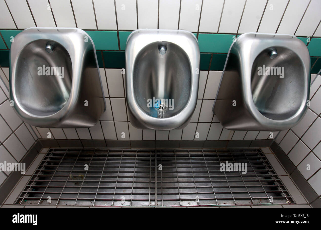 Pic by Mark Passmore/markpassmore.com. 12/09/2010.  Generic pic of urinals in the mans toilets. Stock Photo
