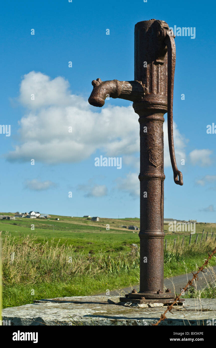 dh  BIRSAY ORKNEY Water well pump manual hand water pump uk Stock Photo