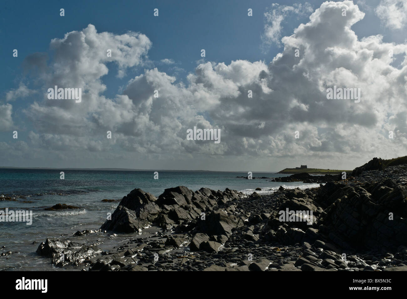 dh  EGILSAY ORKNEY Egilsay beach rocky shore Stock Photo
