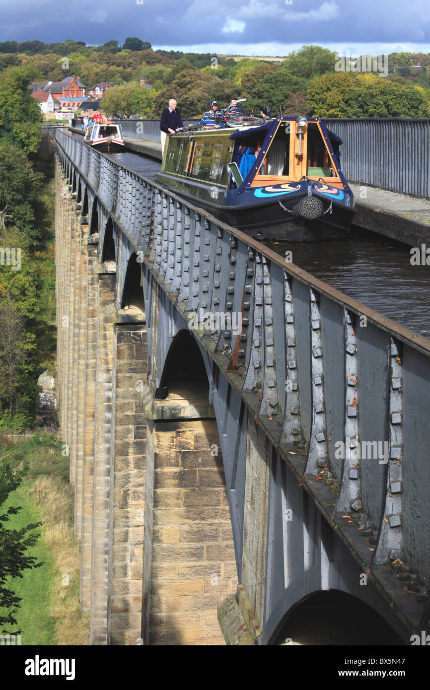 a-narrowboat-crossing-pontcysyllte-aqueduct-world-heritage-site-near