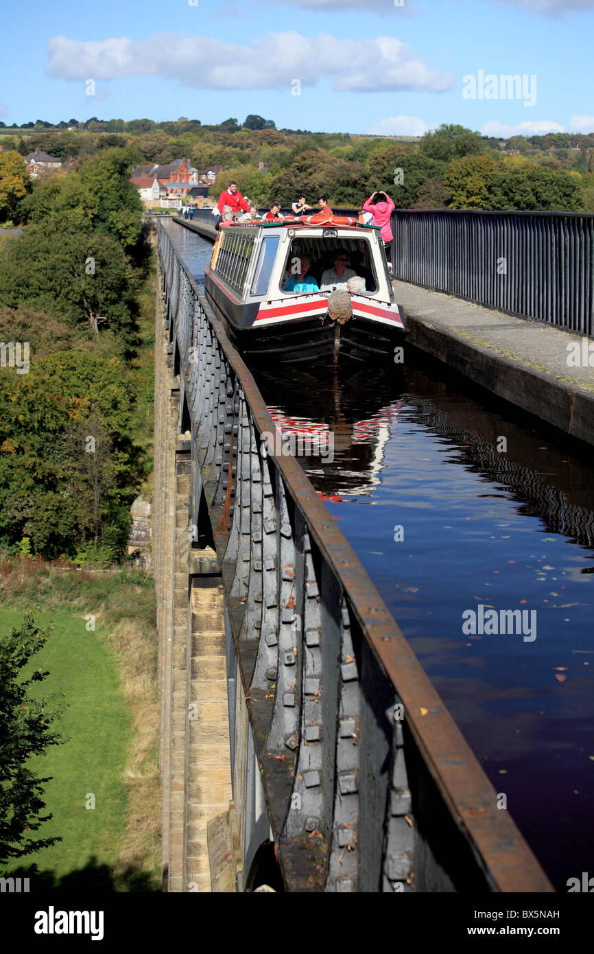 a-narrowboat-crossing-pontcysyllte-aqueduct-world-heritage-site-near