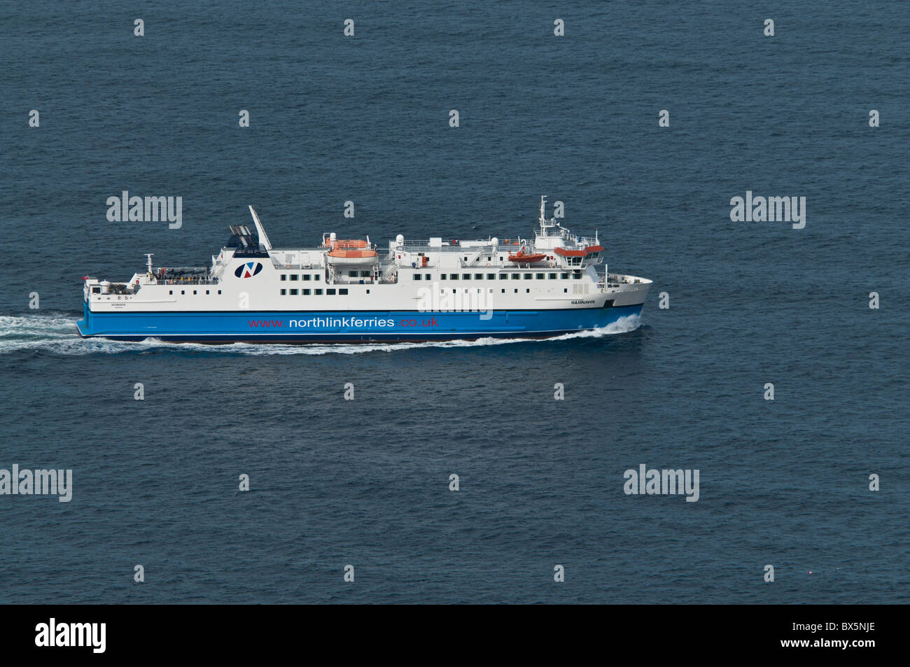 dh MV Hamnavoe SHIPPING UK Passenger car ferry MV Hamnavoe en route Scrabster to Orkney Stock Photo