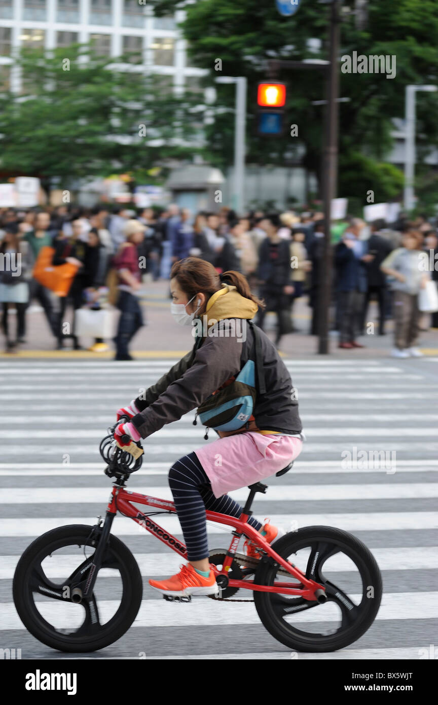 Young Japanese woman on bmx bicycle at Shibuya Crossing, Tokyo, Japan Stock  Photo - Alamy